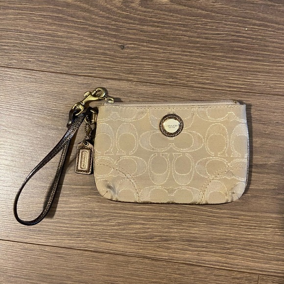 Coach small wristlet - Picture 1 of 7